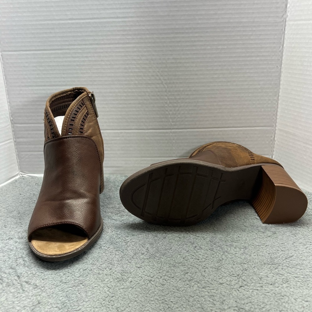 Cloudwalkers brown ankle boots.